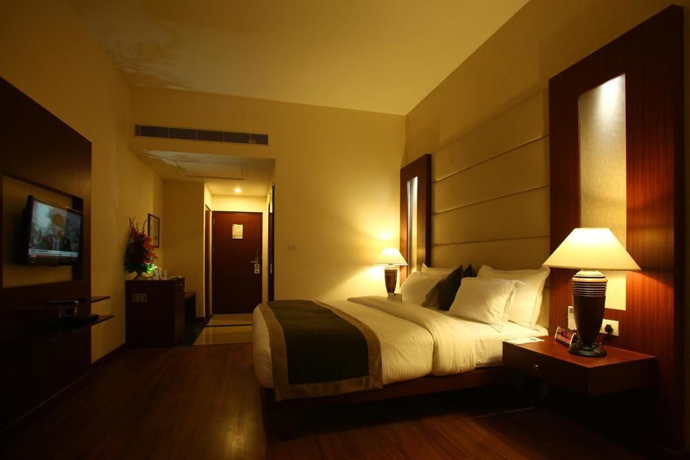 Continent Nakodar Hotel & Resorts Extérieur photo